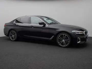 BMW 520d Luxury Line Glasdach Kamera HUD DAB H K 19