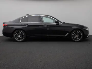 BMW 520d Luxury Line Glasdach Kamera HUD DAB H K 19