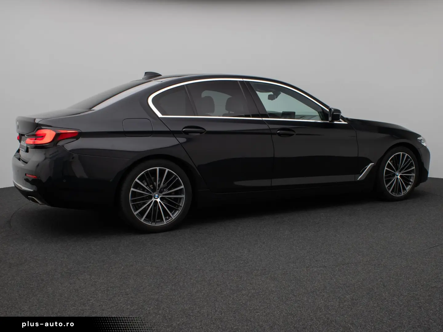 BMW 520d Luxury Line Glasdach Kamera HUD DAB H K 19