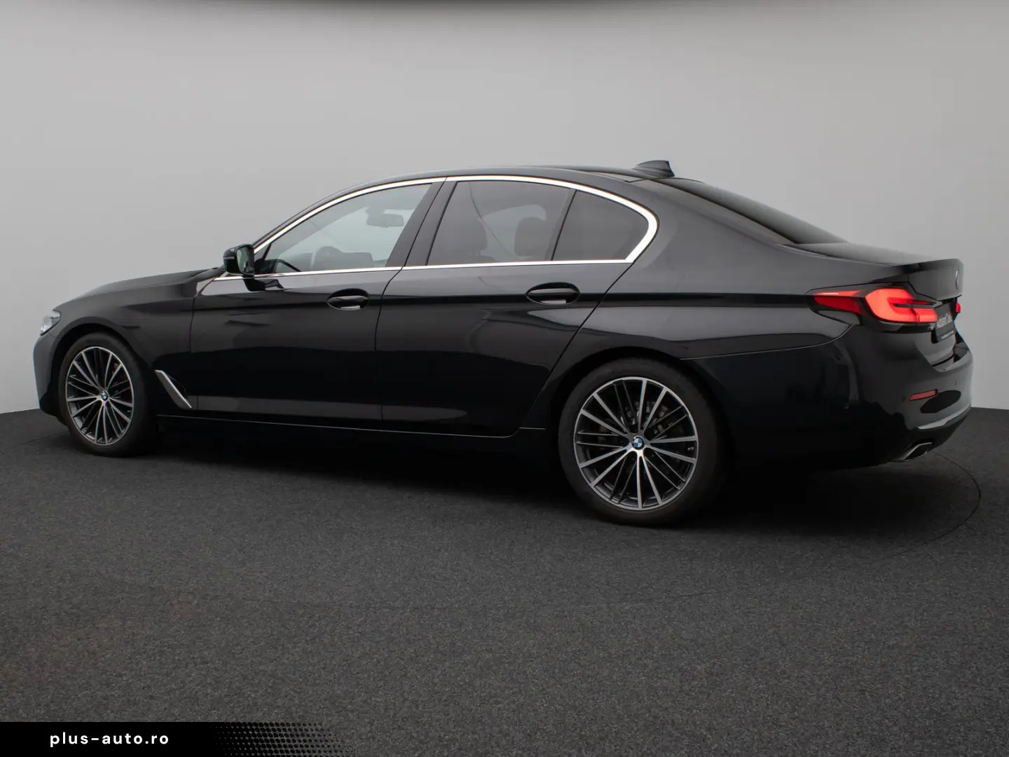 BMW 520d Luxury Line Glasdach Kamera HUD DAB H K 19