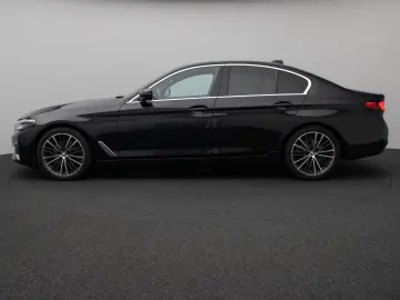 BMW 520d Luxury Line Glasdach Kamera HUD DAB H K 19