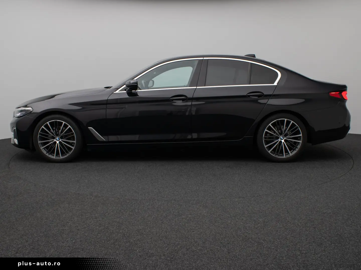 BMW 520d Luxury Line Glasdach Kamera HUD DAB H K 19