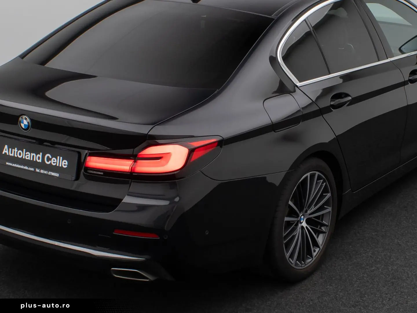 BMW 520d Luxury Line Glasdach Kamera HUD DAB H K 19