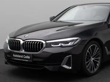 BMW 520d Luxury Line Glasdach Kamera HUD DAB H K 19
