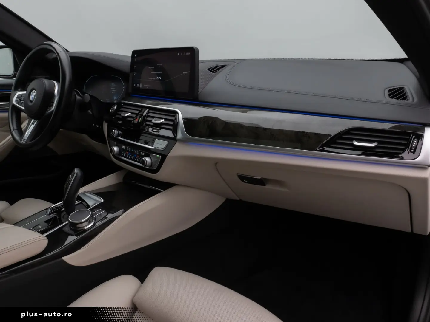 BMW 520d Luxury Line Glasdach Kamera HUD DAB H K 19