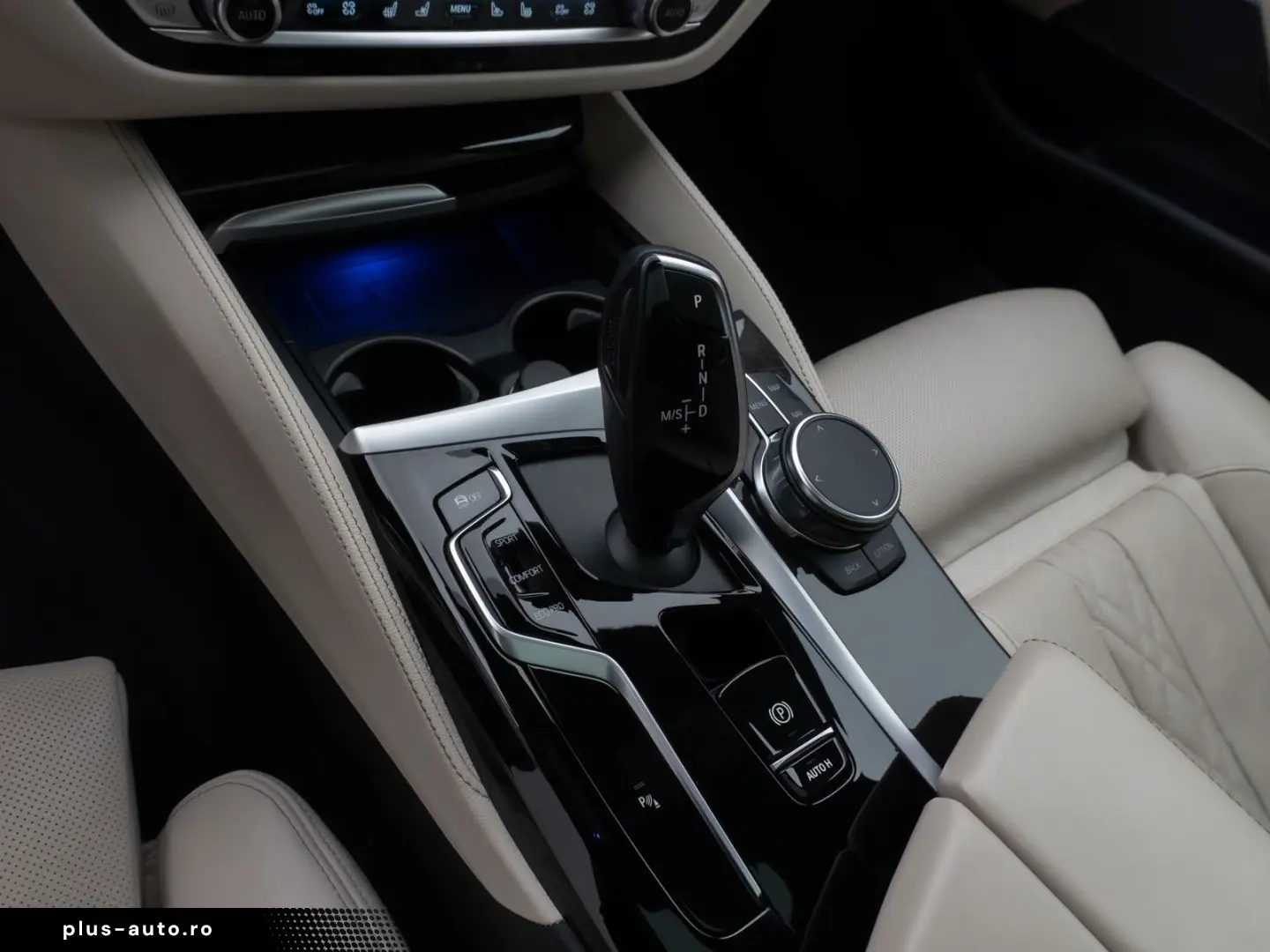BMW 520d Luxury Line Glasdach Kamera HUD DAB H K 19