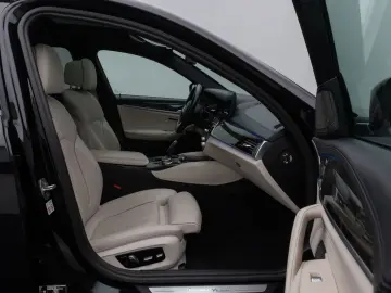 BMW 520d Luxury Line Glasdach Kamera HUD DAB H K 19
