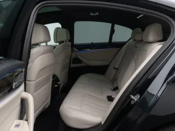 BMW 520d Luxury Line Glasdach Kamera HUD DAB H K 19