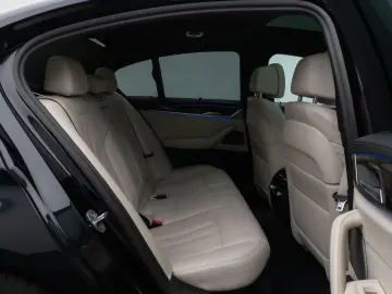 BMW 520d Luxury Line Glasdach Kamera HUD DAB H K 19