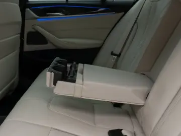 BMW 520d Luxury Line Glasdach Kamera HUD DAB H K 19