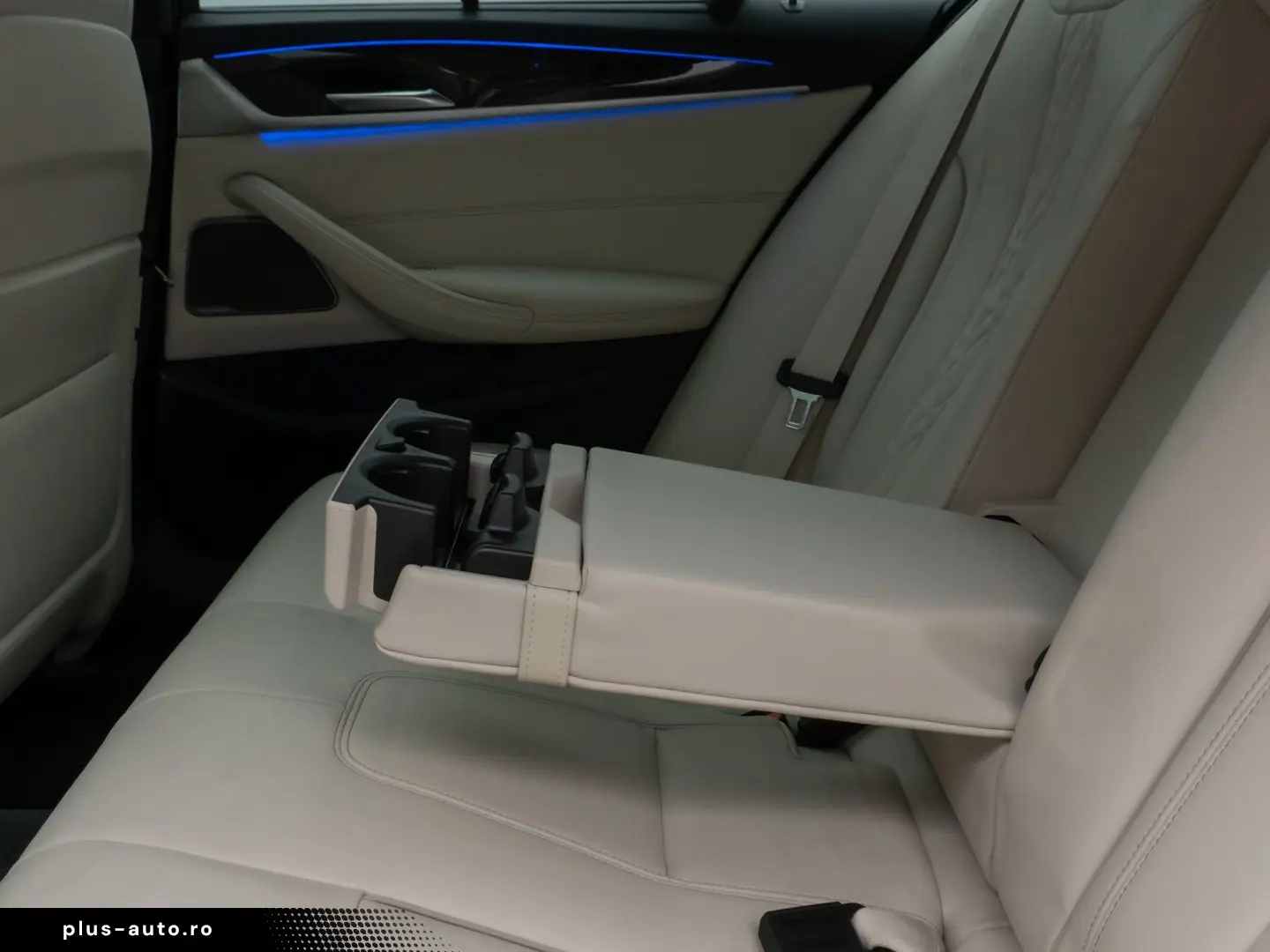 BMW 520d Luxury Line Glasdach Kamera HUD DAB H K 19