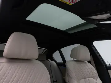 BMW 520d Luxury Line Glasdach Kamera HUD DAB H K 19