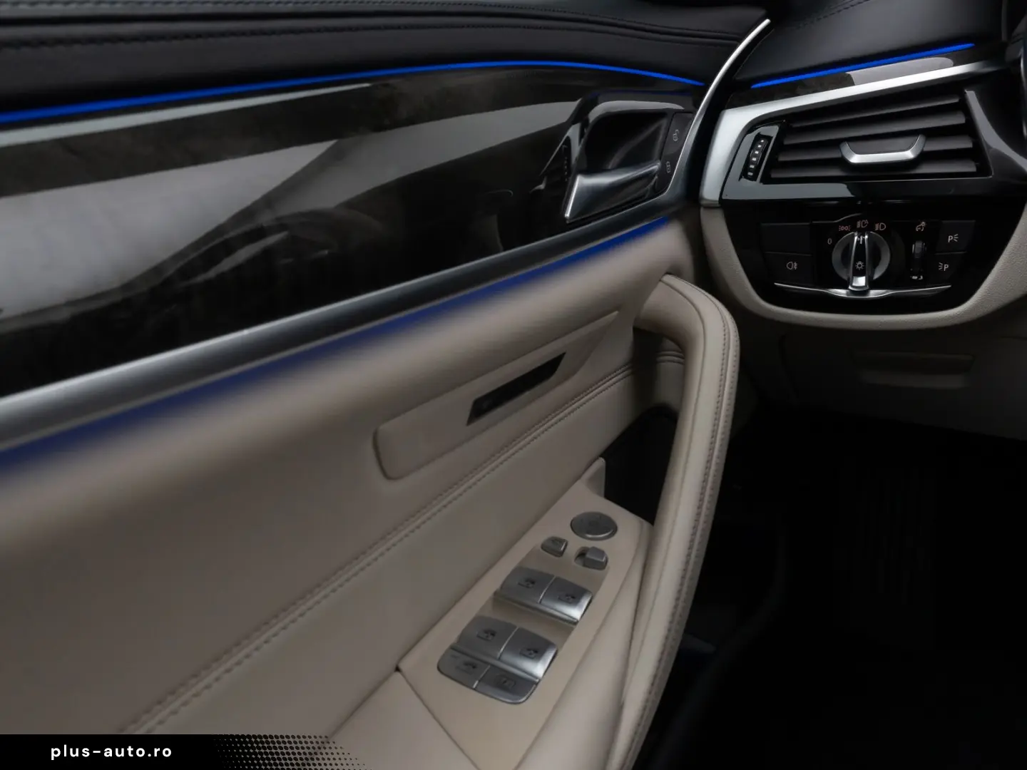 BMW 520d Luxury Line Glasdach Kamera HUD DAB H K 19