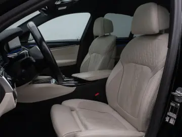 BMW 520d Luxury Line Glasdach Kamera HUD DAB H K 19