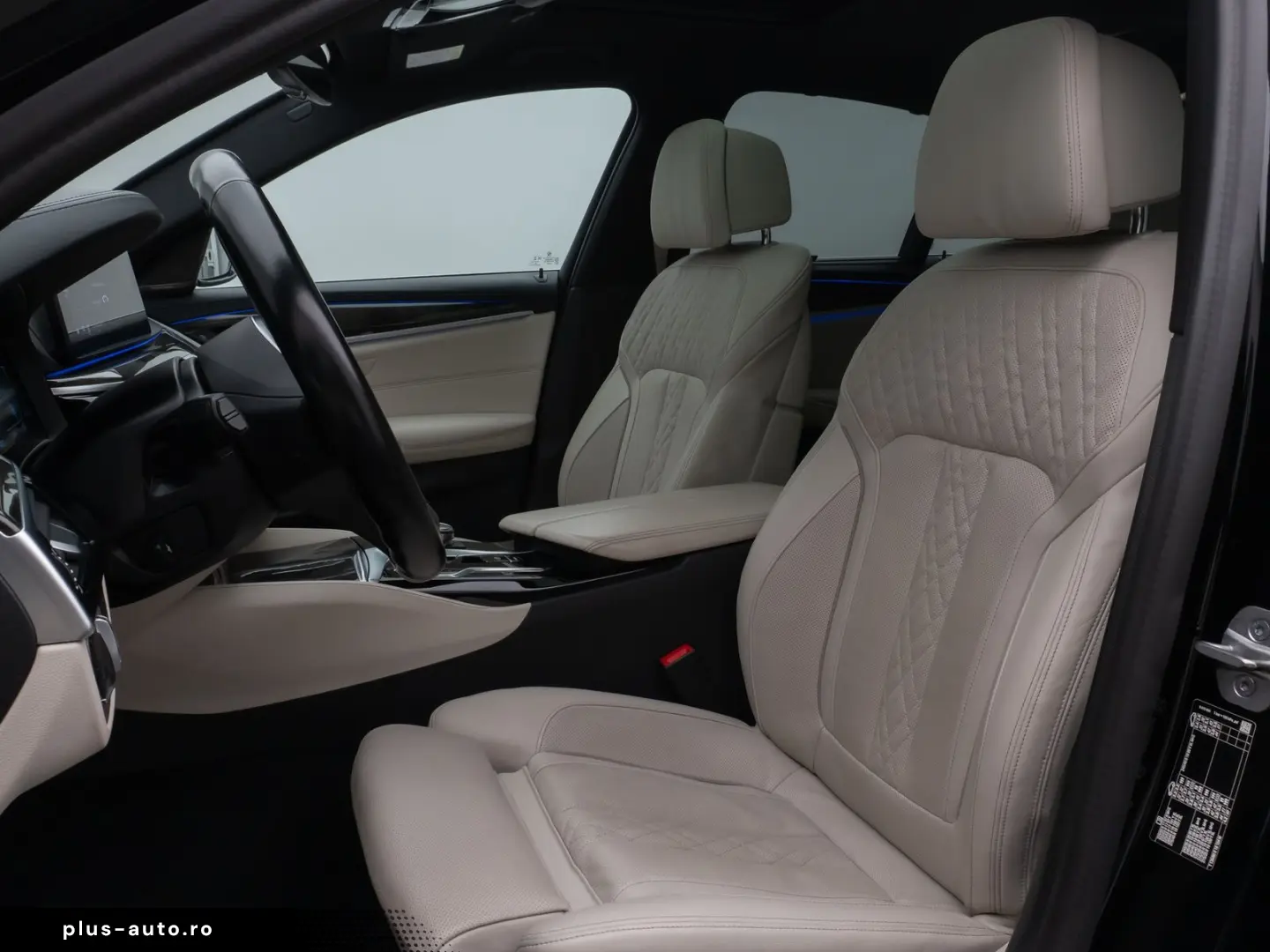 BMW 520d Luxury Line Glasdach Kamera HUD DAB H K 19