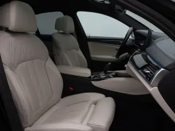 BMW 520d Luxury Line Glasdach Kamera HUD DAB H K 19