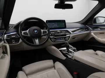 BMW 520d Luxury Line Glasdach Kamera HUD DAB H K 19