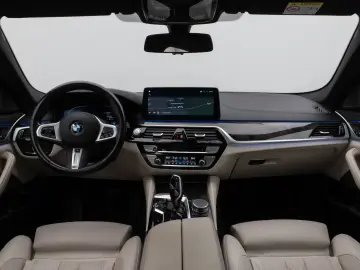 BMW 520d Luxury Line Glasdach Kamera HUD DAB H K 19