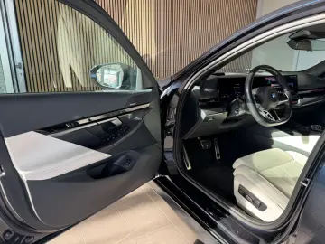 BMW 520d Limousine  M-Sport-PRO PANO H&K ACC HUD DE