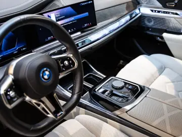 BMW i7 xDrive 60 M Sport  FULL OPTIONS