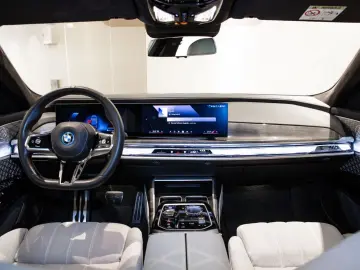 BMW i7 xDrive 60 M Sport  FULL OPTIONS