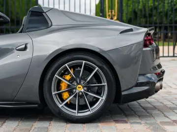 FERRARI 812 GTS - full carbon