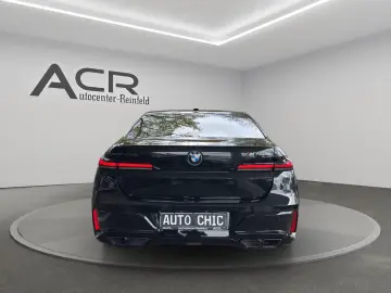 BMW M760e xDrive   I.HAND PANO-SKY 360  B&W MASSAGE