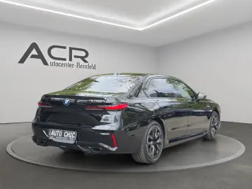 BMW M760e xDrive   I.HAND PANO-SKY 360  B&W MASSAGE