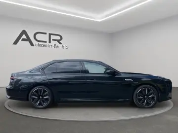 BMW M760e xDrive   I.HAND PANO-SKY 360  B&W MASSAGE