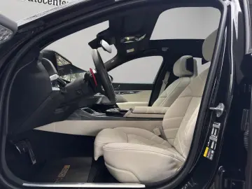 BMW M760e xDrive   I.HAND PANO-SKY 360  B&W MASSAGE