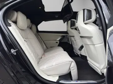 BMW M760e xDrive   I.HAND PANO-SKY 360  B&W MASSAGE