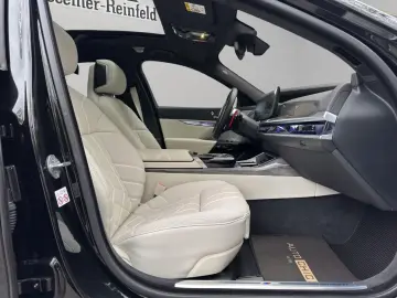 BMW M760e xDrive   I.HAND PANO-SKY 360  B&W MASSAGE