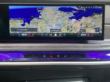 BMW M760e xDrive   I.HAND PANO-SKY 360  B&W MASSAGE