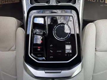 BMW M760e xDrive   I.HAND PANO-SKY 360  B&W MASSAGE