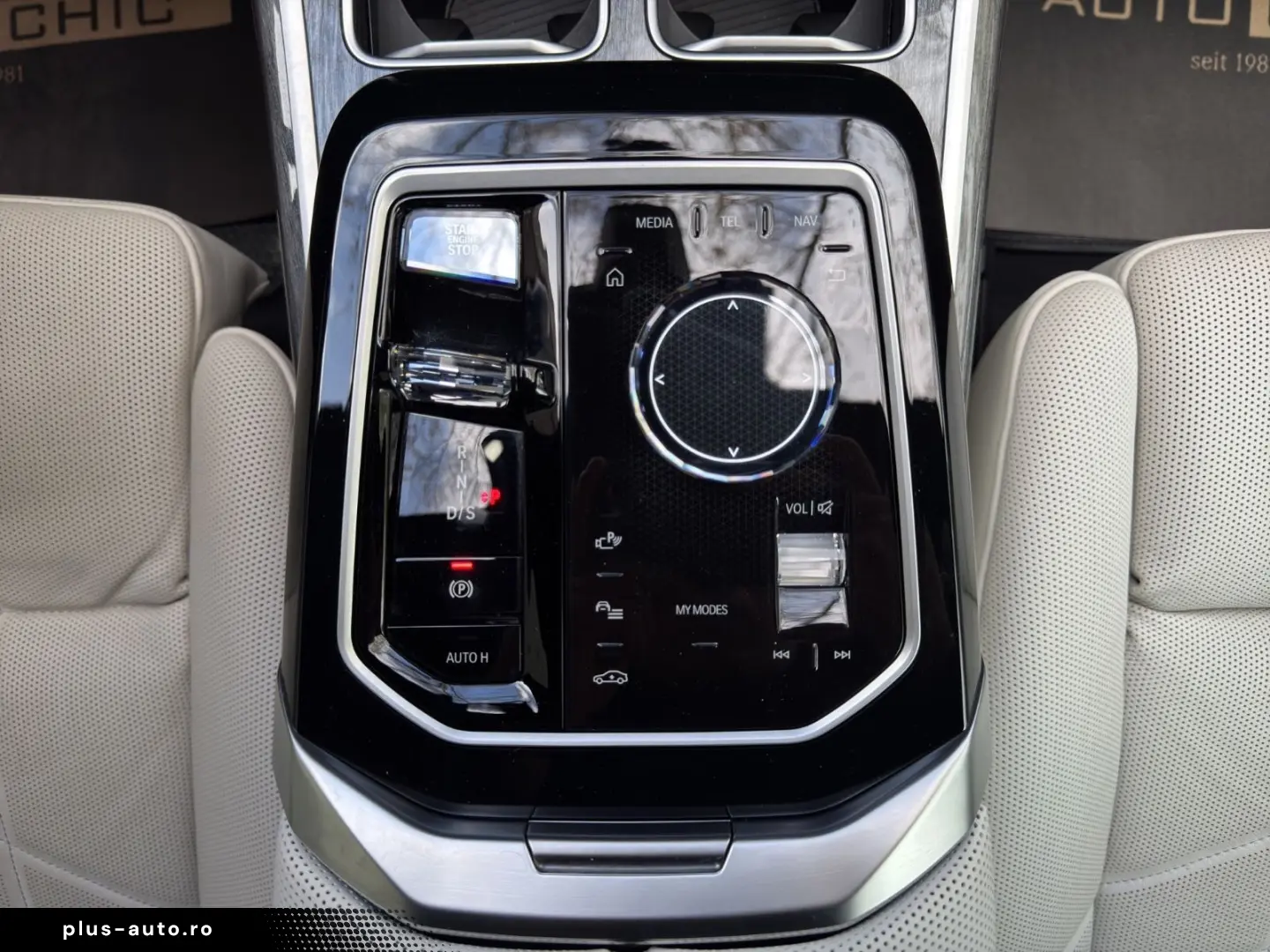 BMW M760e xDrive   I.HAND PANO-SKY 360  B&W MASSAGE