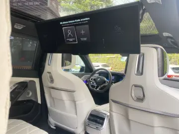BMW M760e xDrive   I.HAND PANO-SKY 360  B&W MASSAGE