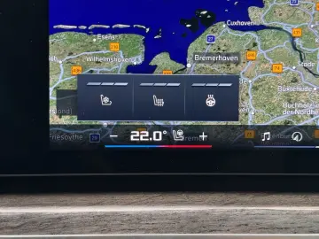 BMW M760e xDrive   I.HAND PANO-SKY 360  B&W MASSAGE