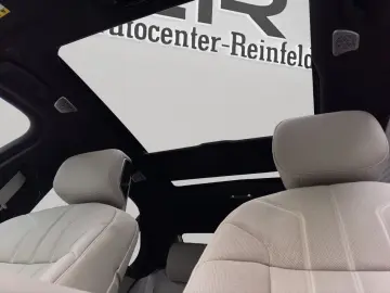 BMW M760e xDrive   I.HAND PANO-SKY 360  B&W MASSAGE
