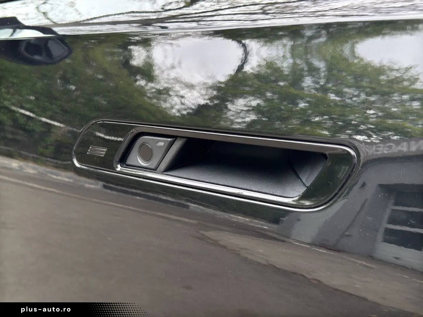 BMW M760e xDrive   I.HAND PANO-SKY 360  B&W MASSAGE