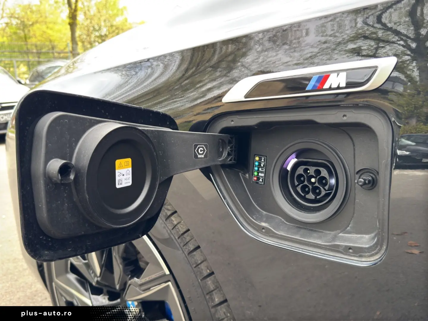 BMW M760e xDrive   I.HAND PANO-SKY 360  B&W MASSAGE