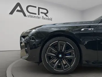 BMW M760e xDrive   I.HAND PANO-SKY 360  B&W MASSAGE