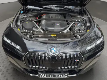 BMW M760e xDrive   I.HAND PANO-SKY 360  B&W MASSAGE