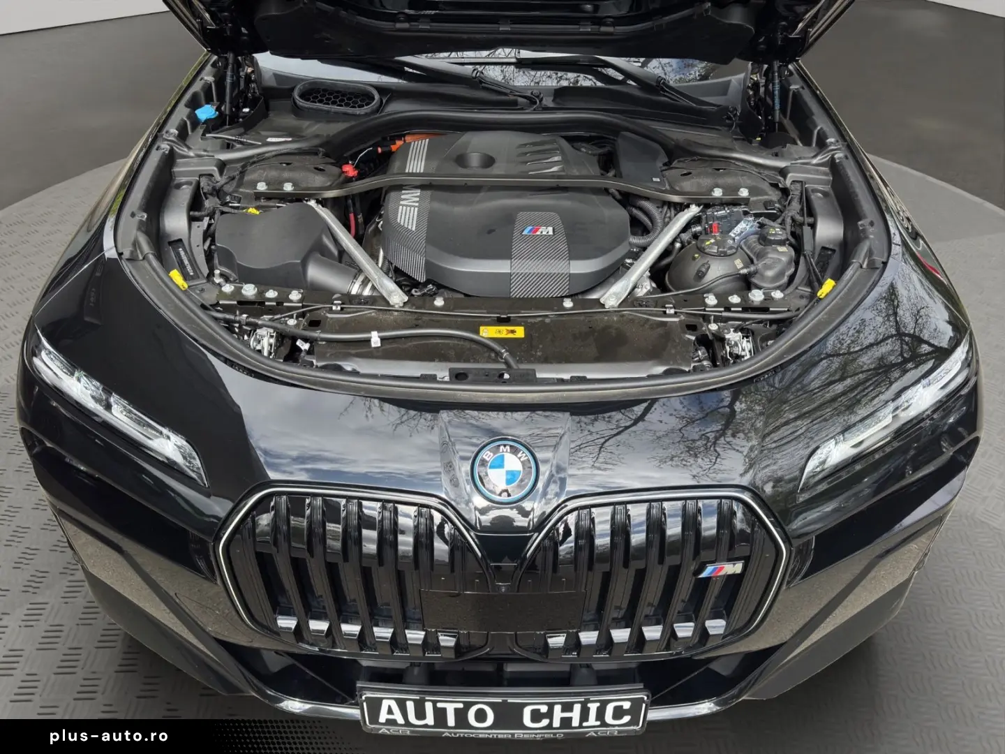 BMW M760e xDrive   I.HAND PANO-SKY 360  B&W MASSAGE