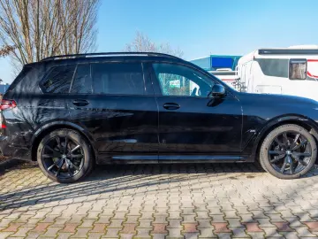 BMW X7 M60i INDIVIDUAL.MASSAGE.KRISTALL.SKY.AHK.23