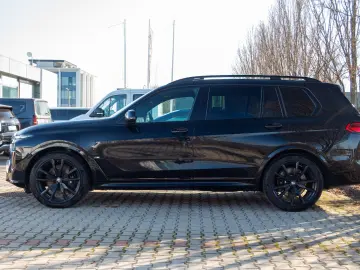 BMW X7 M60i INDIVIDUAL.MASSAGE.KRISTALL.SKY.AHK.23