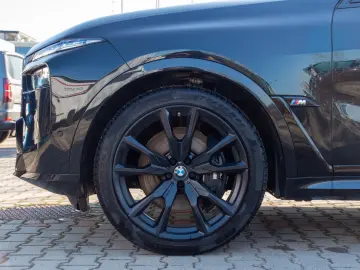 BMW X7 M60i INDIVIDUAL.MASSAGE.KRISTALL.SKY.AHK.23