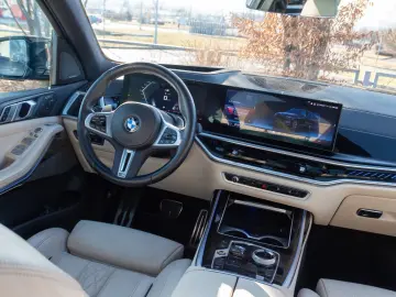 BMW X7 M60i INDIVIDUAL.MASSAGE.KRISTALL.SKY.AHK.23