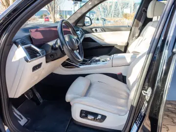 BMW X7 M60i INDIVIDUAL.MASSAGE.KRISTALL.SKY.AHK.23