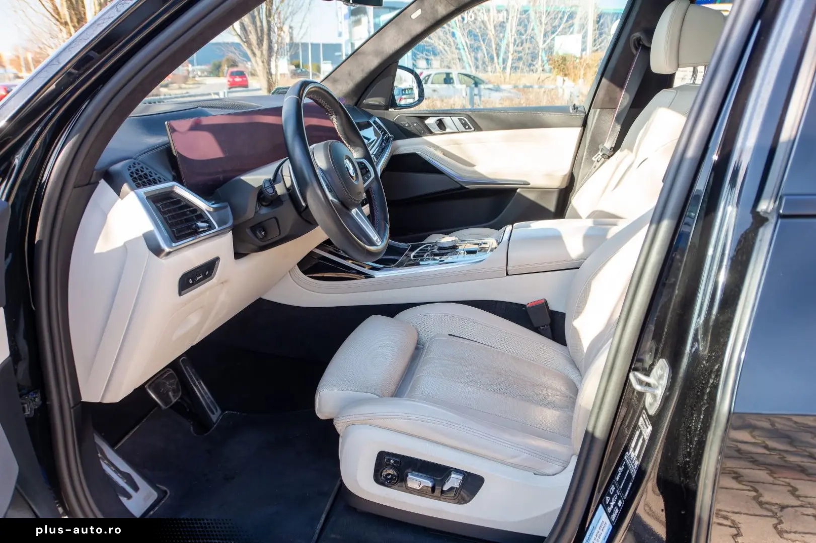BMW X7 M60i INDIVIDUAL.MASSAGE.KRISTALL.SKY.AHK.23
