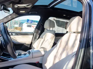 BMW X7 M60i INDIVIDUAL.MASSAGE.KRISTALL.SKY.AHK.23